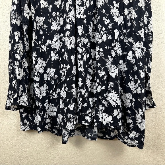 Lane Bryant Black and White Floral Print Tunic Top Size 26/28 Women - Picture 5 of 11